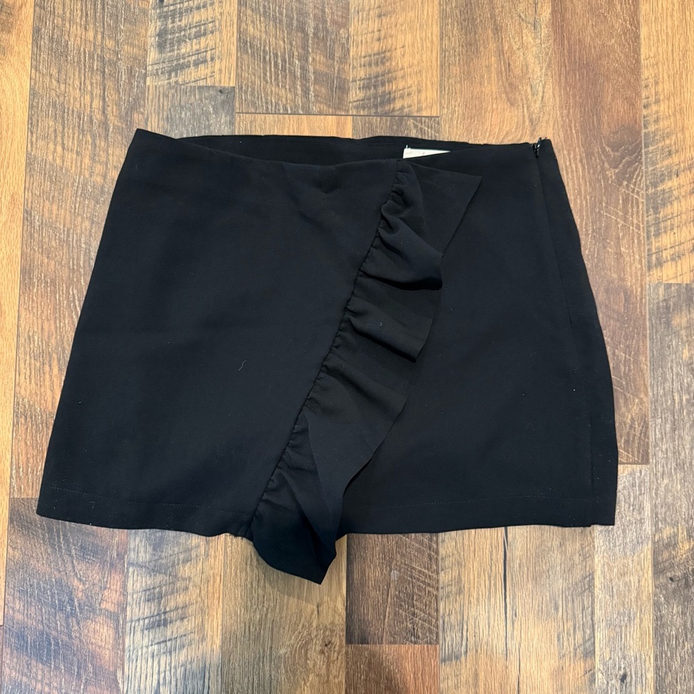 Boutique black mini ruffle skort